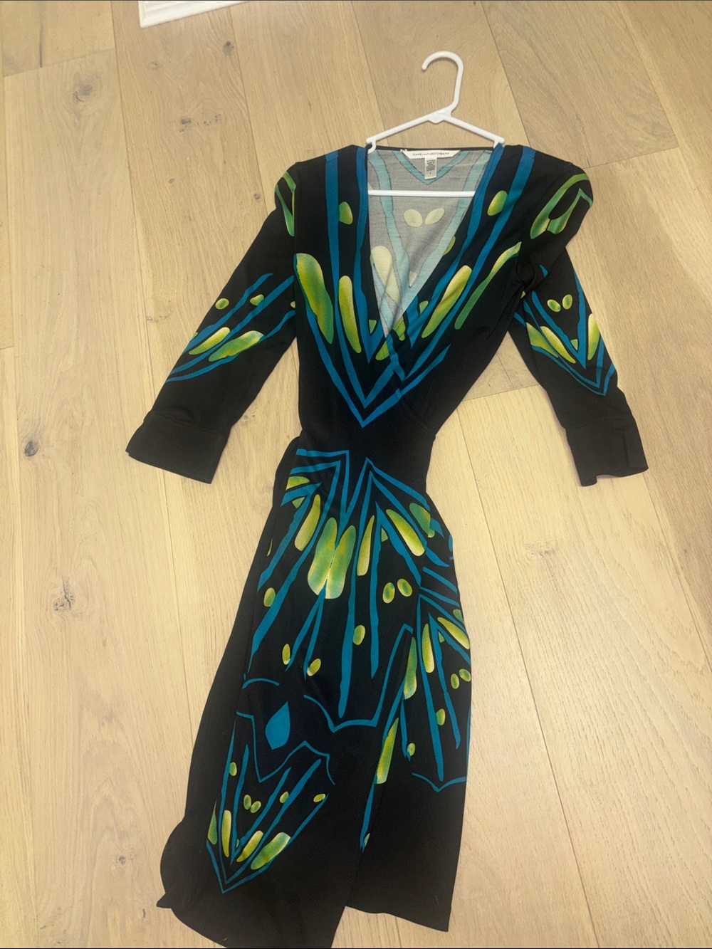 Diane Von Furstenberg Black V-Neck Wrap Dress 100% Silk
